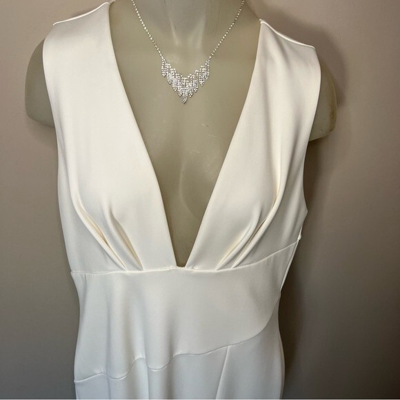 Fashion Nova Cream V-Neck Sleeveless Long Gown Cocktail Dress Women's‎ Size 1XL - Picture 5 of 16